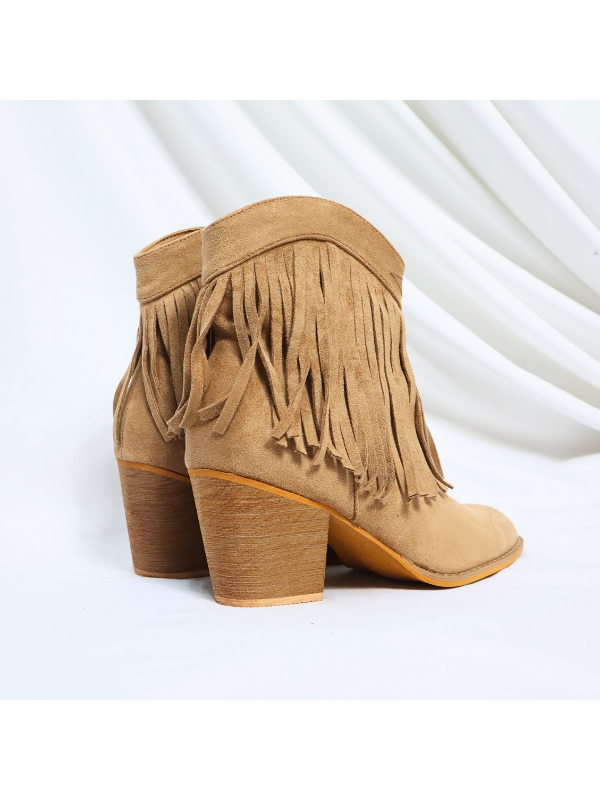Botines cowboy con tacón y fleco