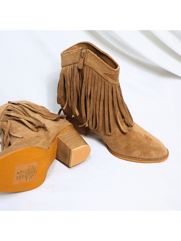 Botines cowboy con tacón y fleco