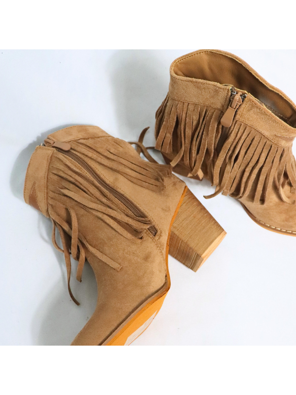 Botines cowboy con tacón y fleco