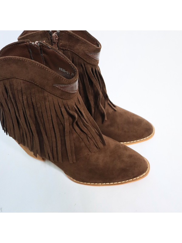 Botines cowboy con tacón y fleco