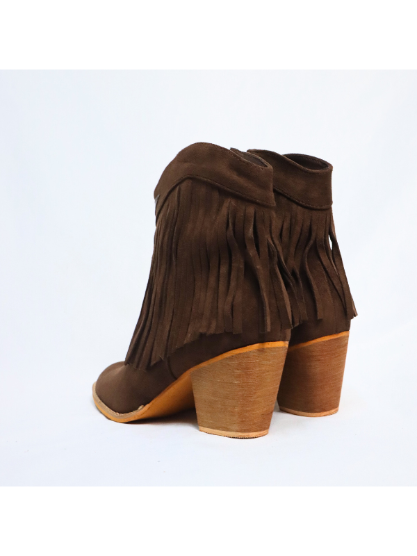 Botines cowboy con tacón y fleco