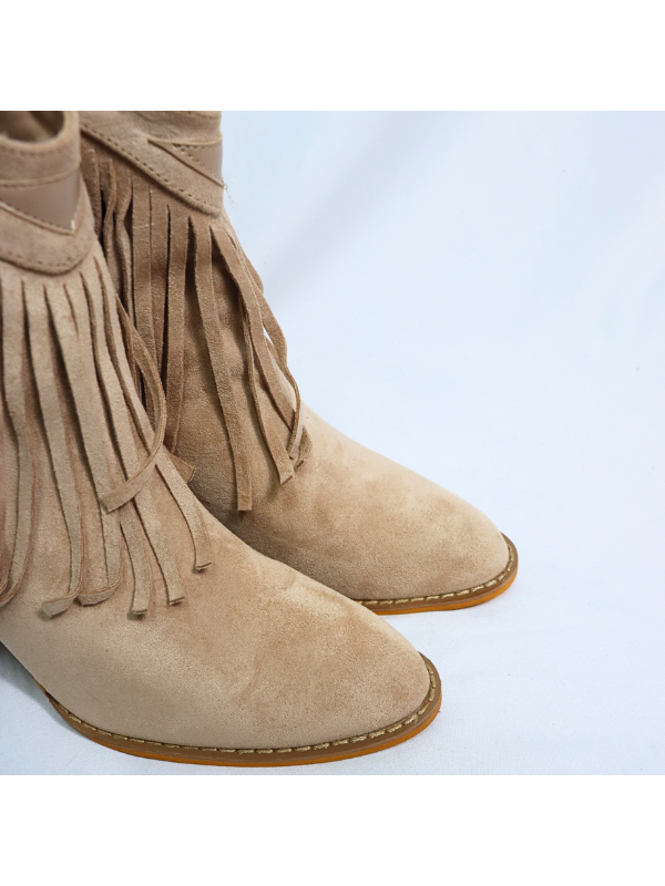 Botines cowboy con tacón y fleco