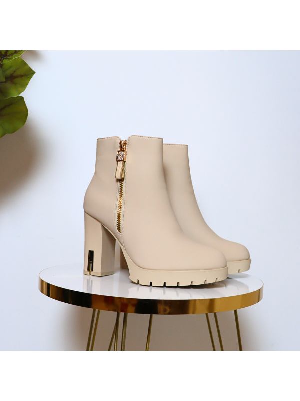 Elegantes botines de tacón... 2