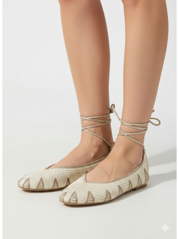 Zapatos planos con diseño de cordones...