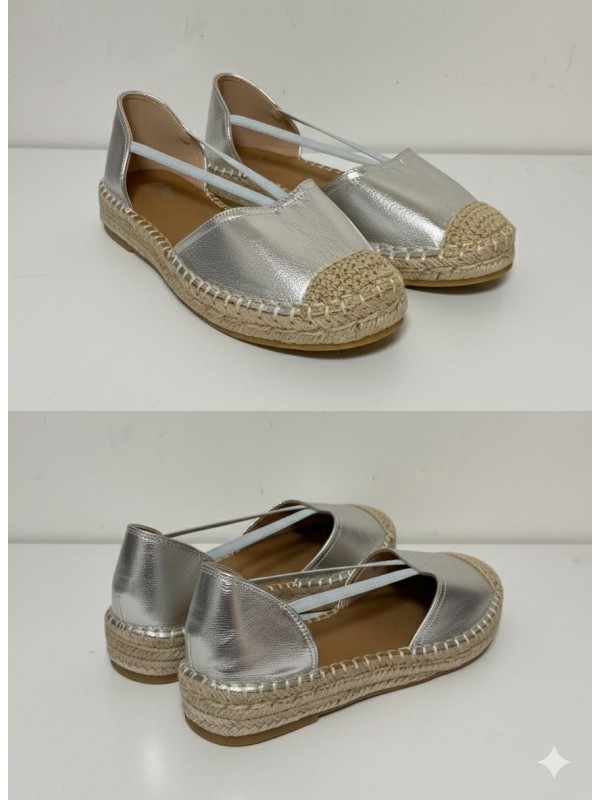 Sandalias planas de paja trenzada con...