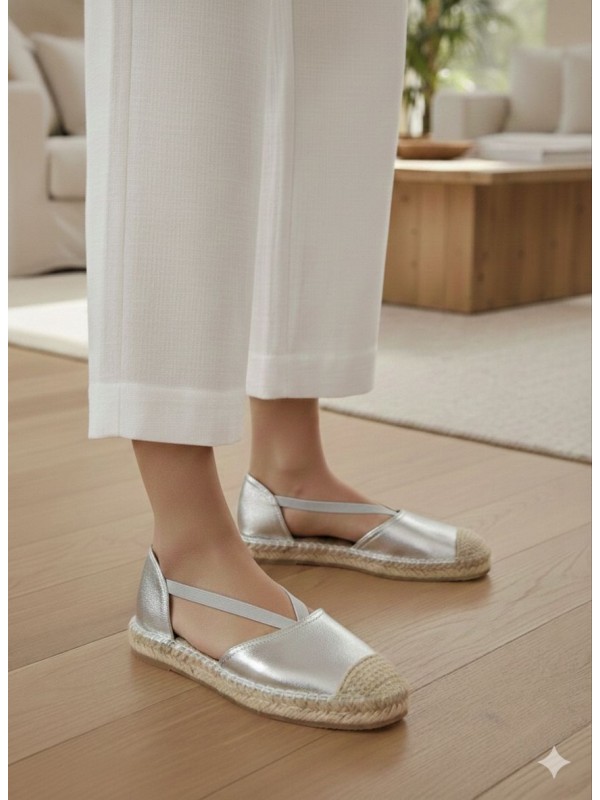 Sandalias planas de paja trenzada con...