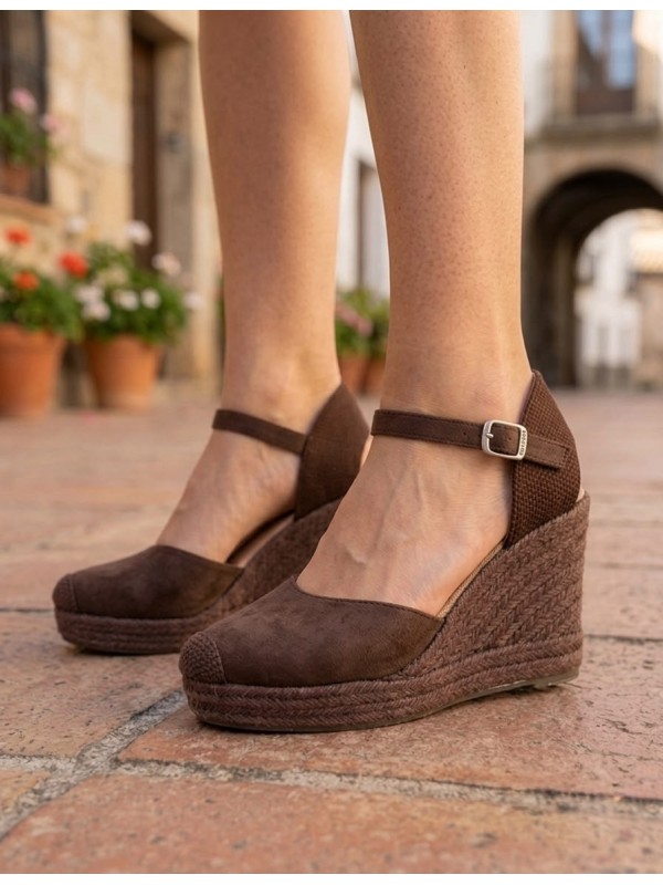 Sandalias con cuña - Marrón