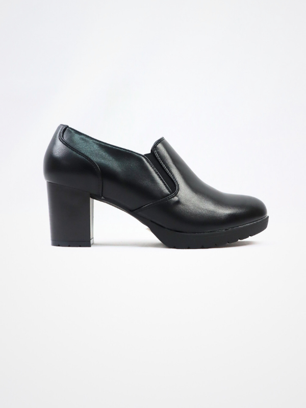 zapato Abotinado con tacón...