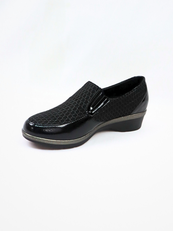 zapato mocasín con cuña.