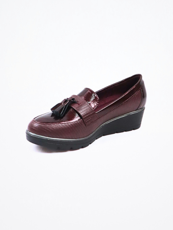 Zapato con cuña, efecto charol -mujer-