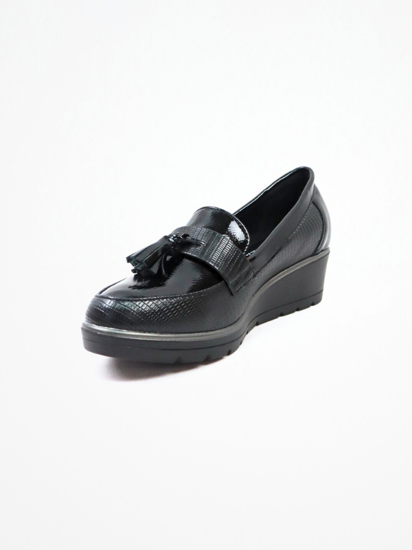 zapato con cuña, efecto charol. -mujer-