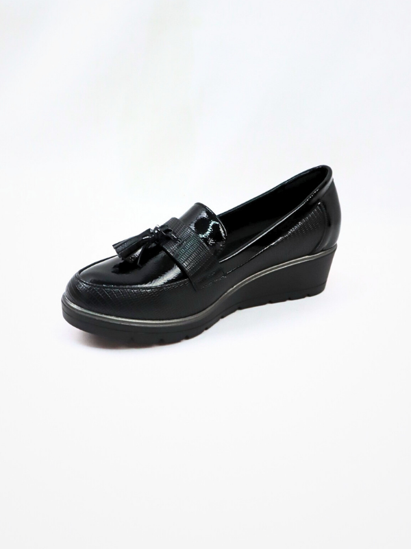 zapato con cuña, efecto charol. -mujer-