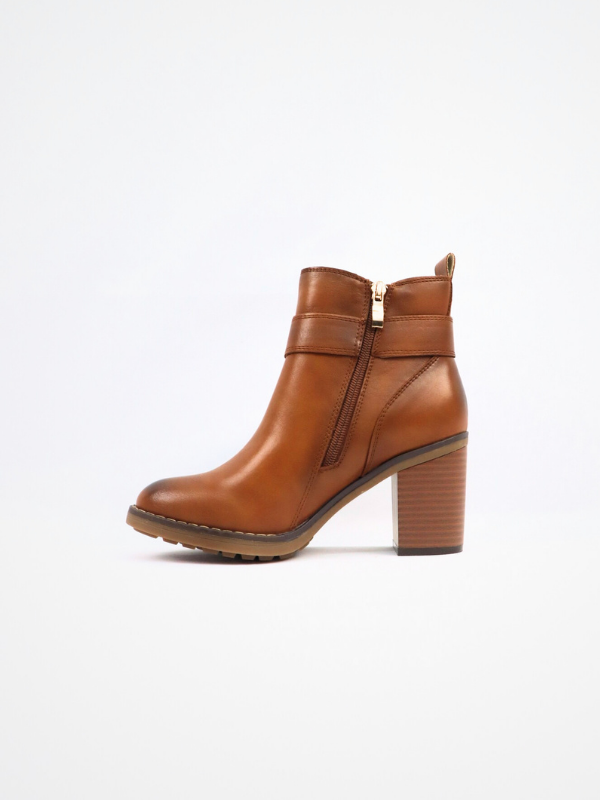 Botines de holgura ancha con hebilla