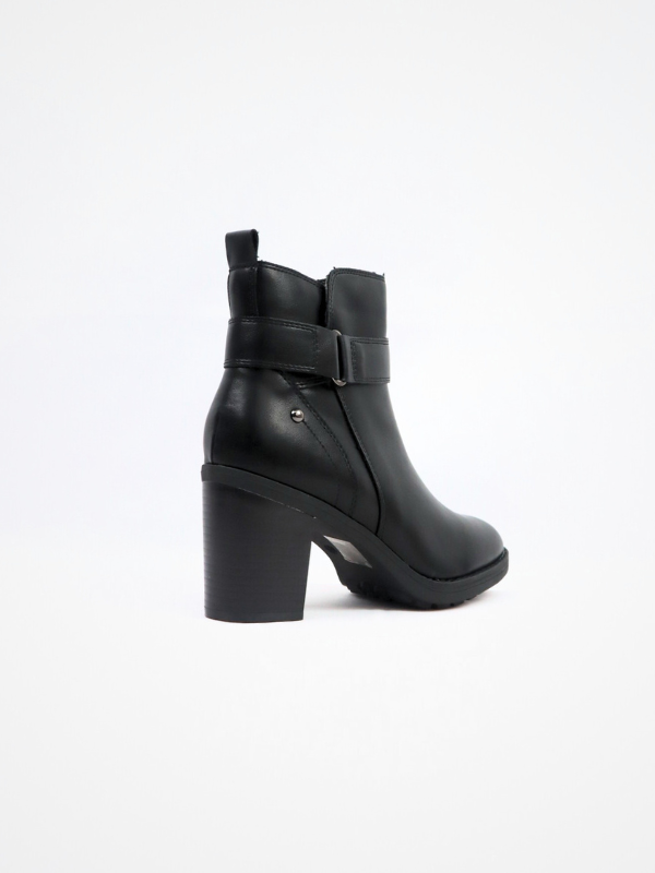 Botines de holgura ancha con hebilla