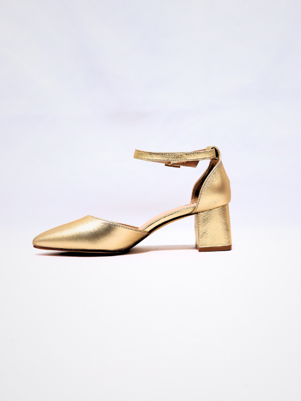 Zapatos tacón bajos dorado