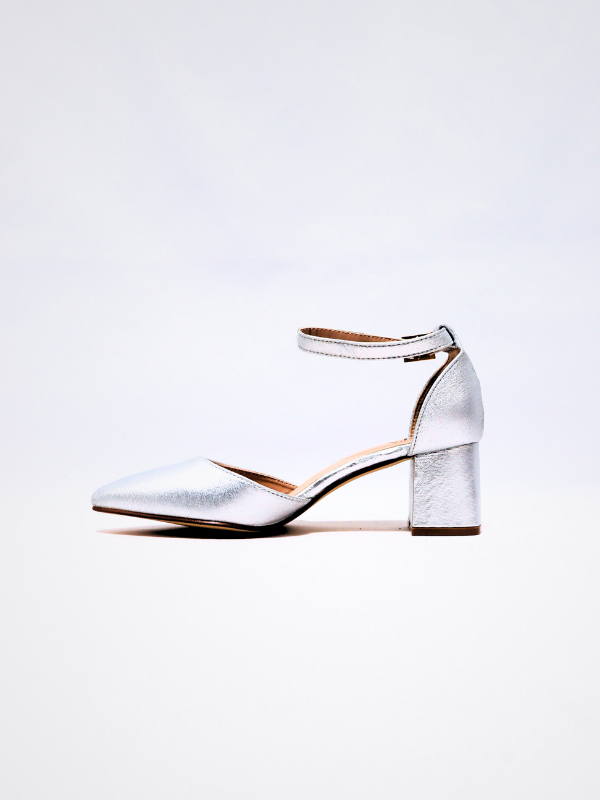 Zapatos tacón bajos plateado