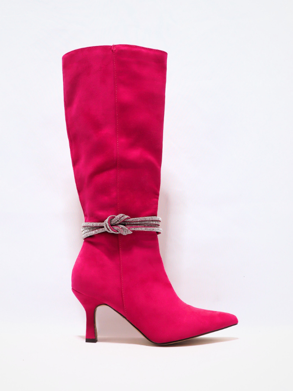 Low heel boots