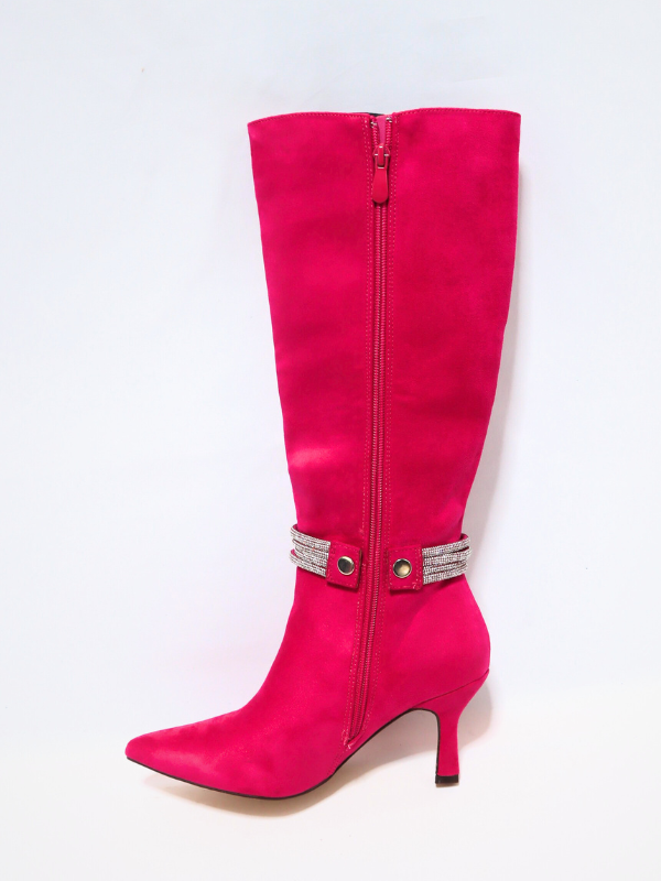 Low heel boots