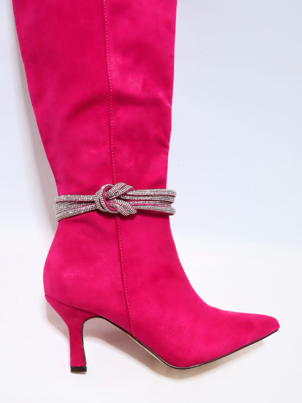 Low heel boots