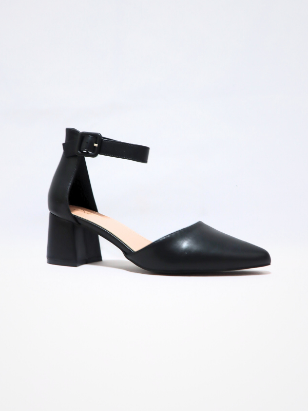 Low heel party shoes