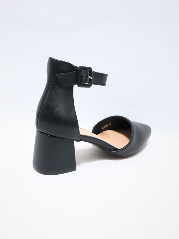Low heel party shoes