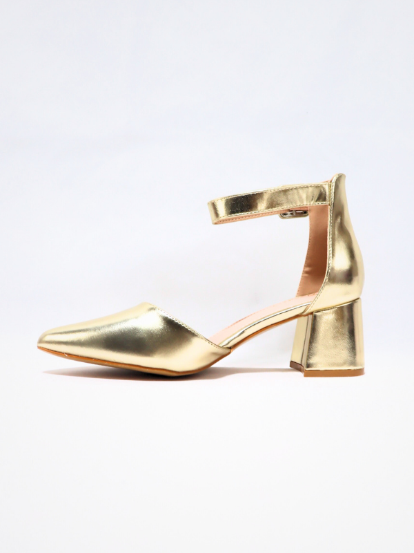 Low heel party shoes