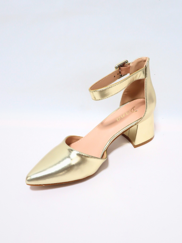 Low heel party shoes