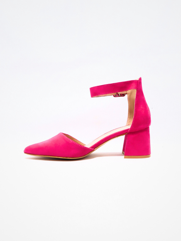 Low heel party shoes