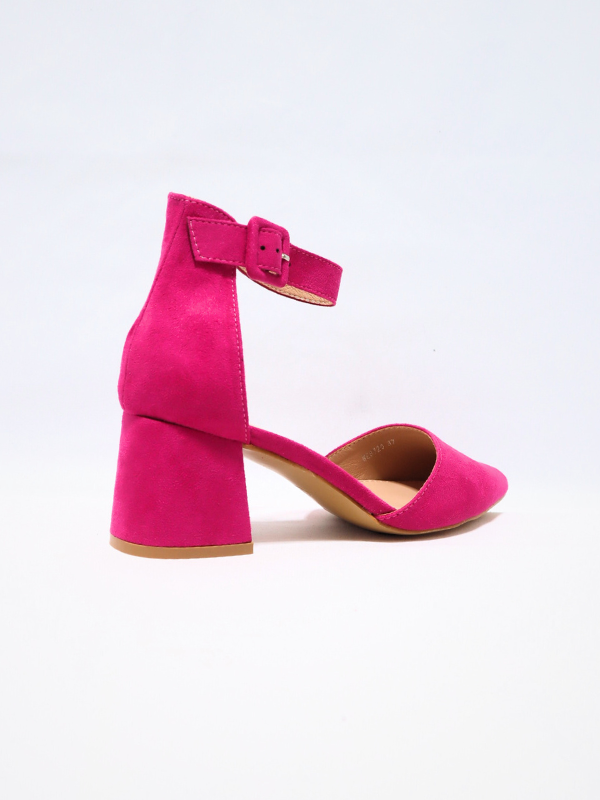 Low heel party shoes