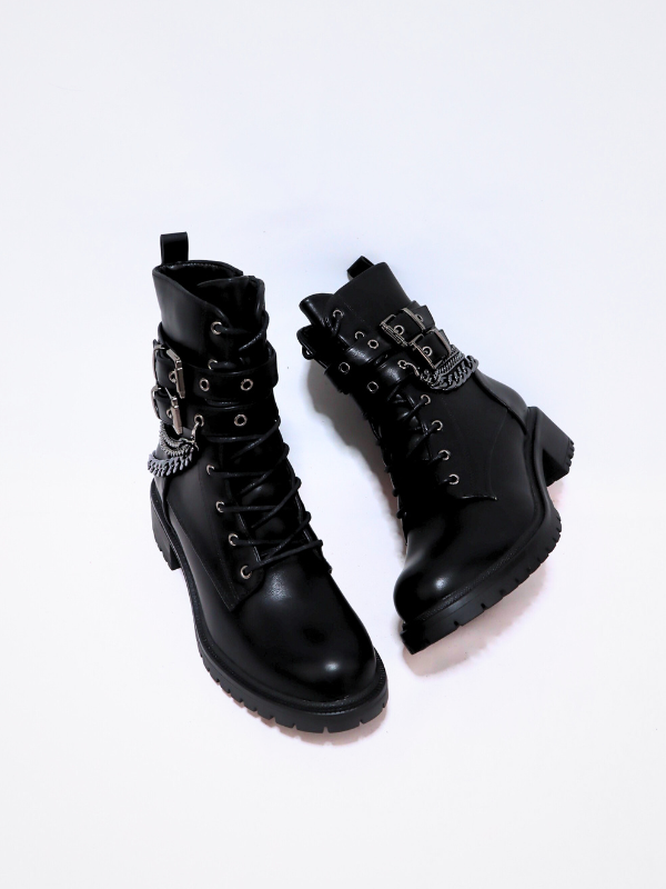 Botín joven - estilo motero-negro