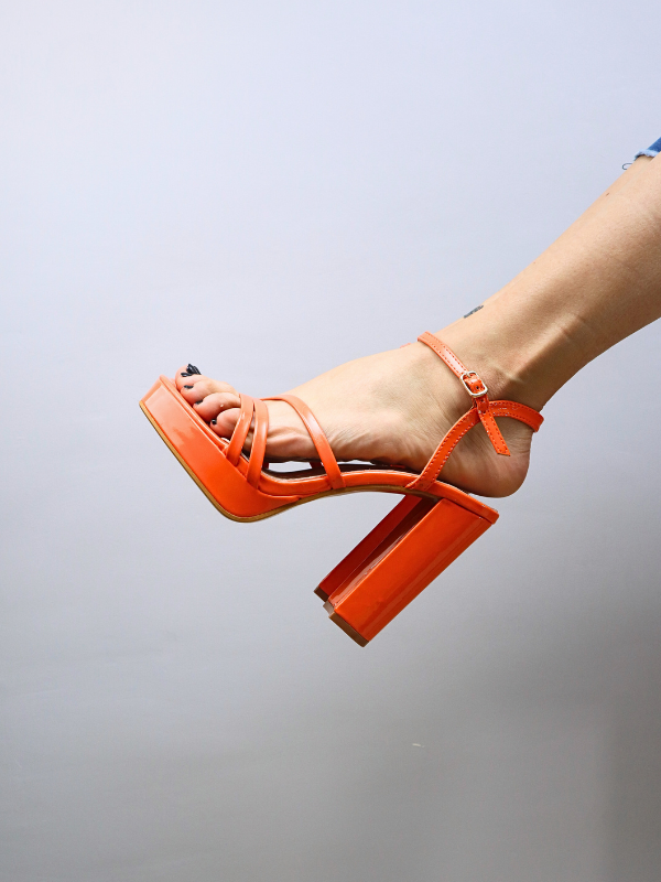 Sandalias de charol con... 2