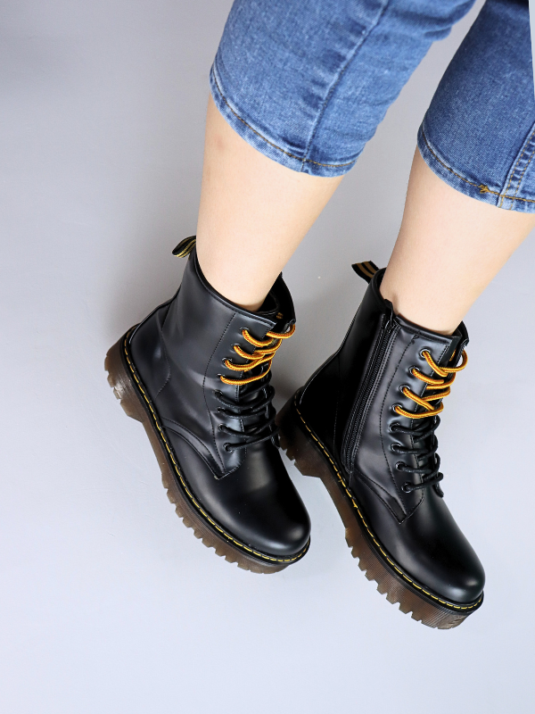 Botines suela gruesa con cordón -mujer-