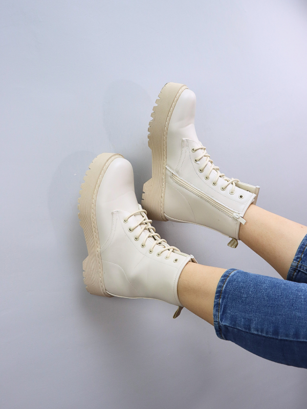 Botines beige con cordón y cremallera...