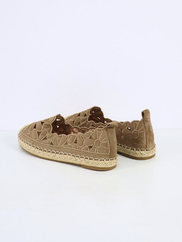 Floral embroidered espadrille