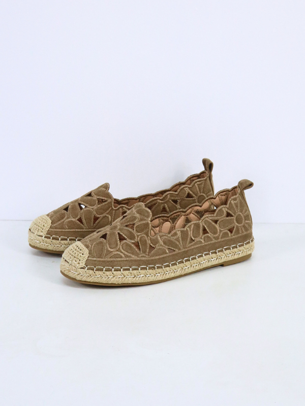 Floral embroidered espadrille