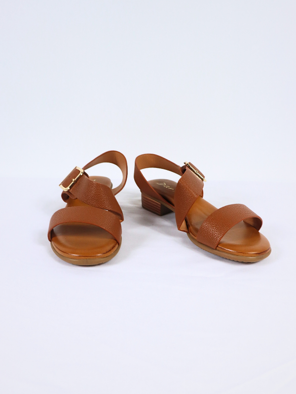 Sandalias de hebilla.