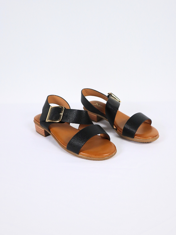 Sandalias de hebilla.