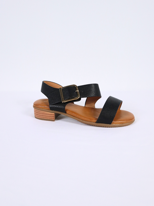 Sandalias de hebilla.