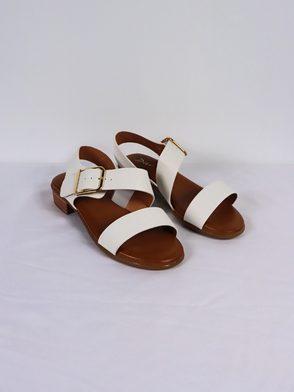 Sandalias de hebilla.