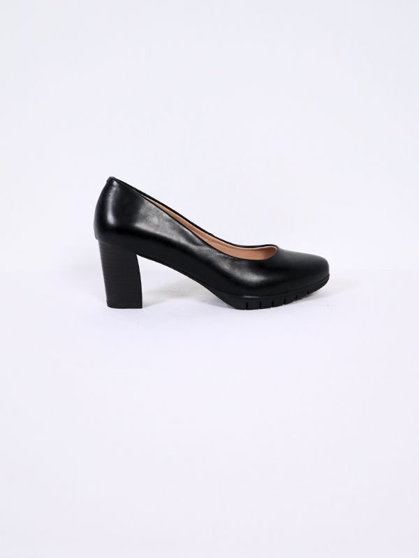 comfortable court shoe