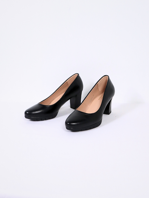 comfortable court shoe
