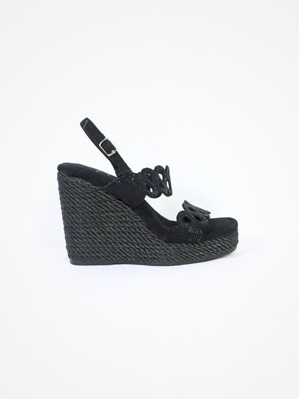 High wedge sandal. -black...