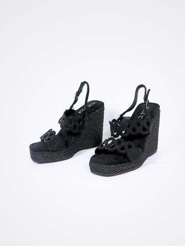 High wedge sandal. -black... 2