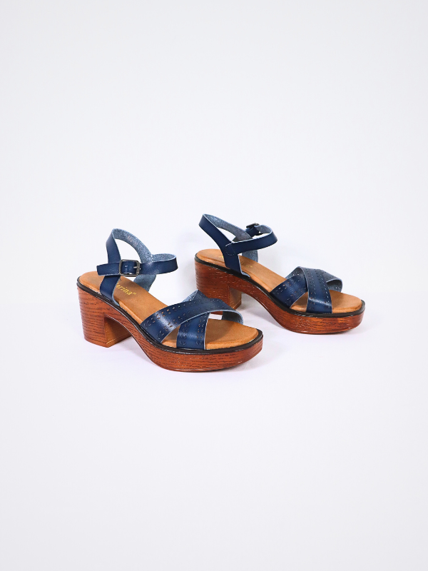 Sandalias tiras cruzado con tacón...