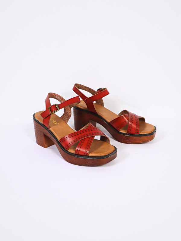 Sandalias tiras cruzado con tacón...