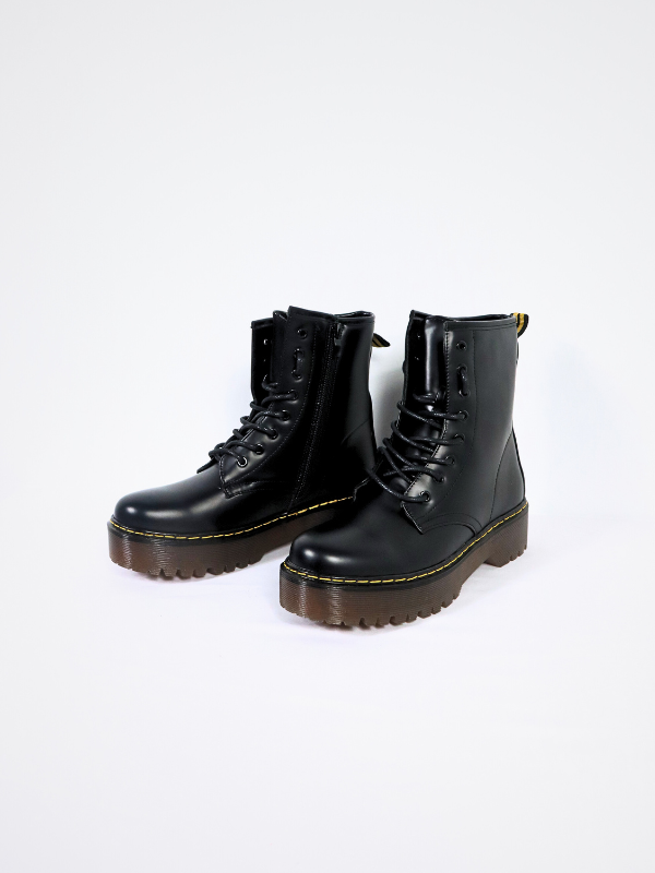 Botines suela gruesa con... 2