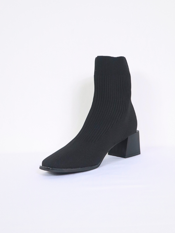 Pointed toe sock boots
