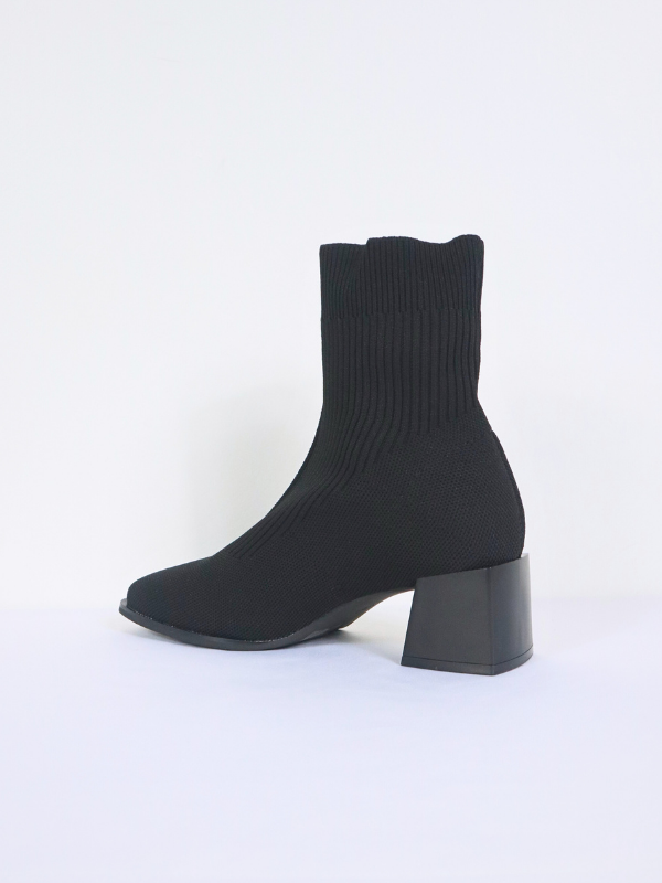 Pointed toe sock boots