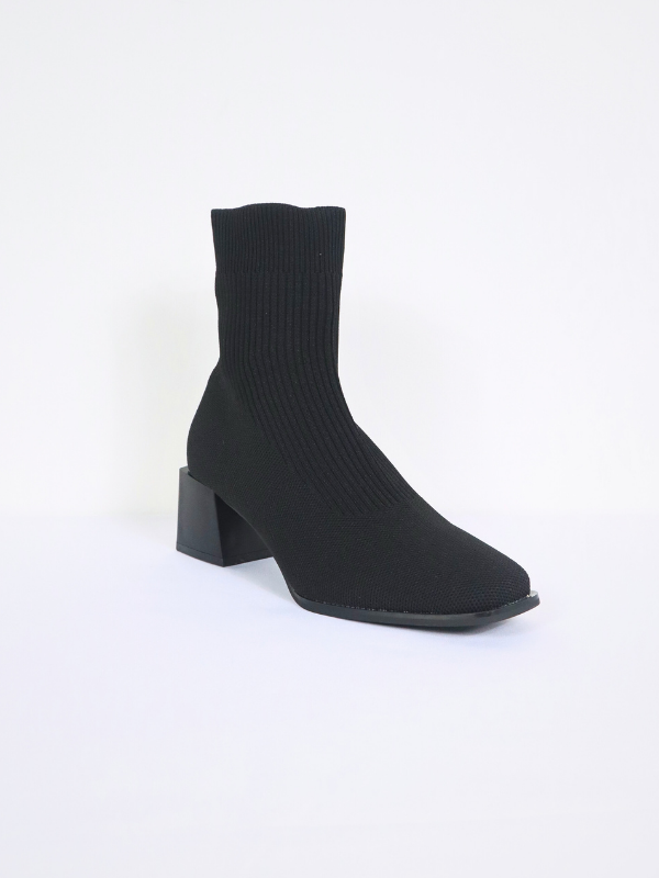 Pointed toe sock boots