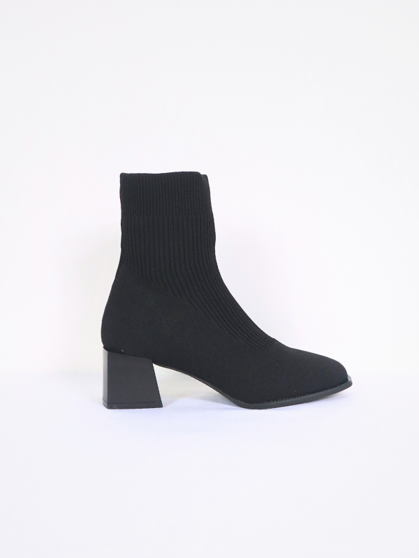 Pointed toe sock boots